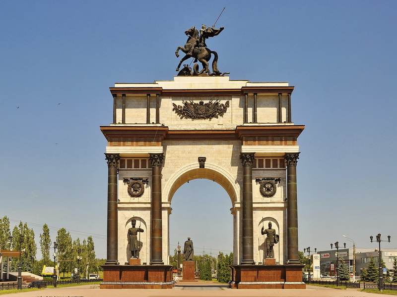 Триумфальная арка мемориального комплекса «Курская дуга».