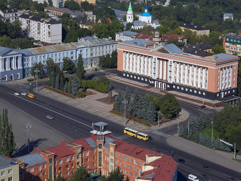 Красная площадь — центральная площадь Курска.