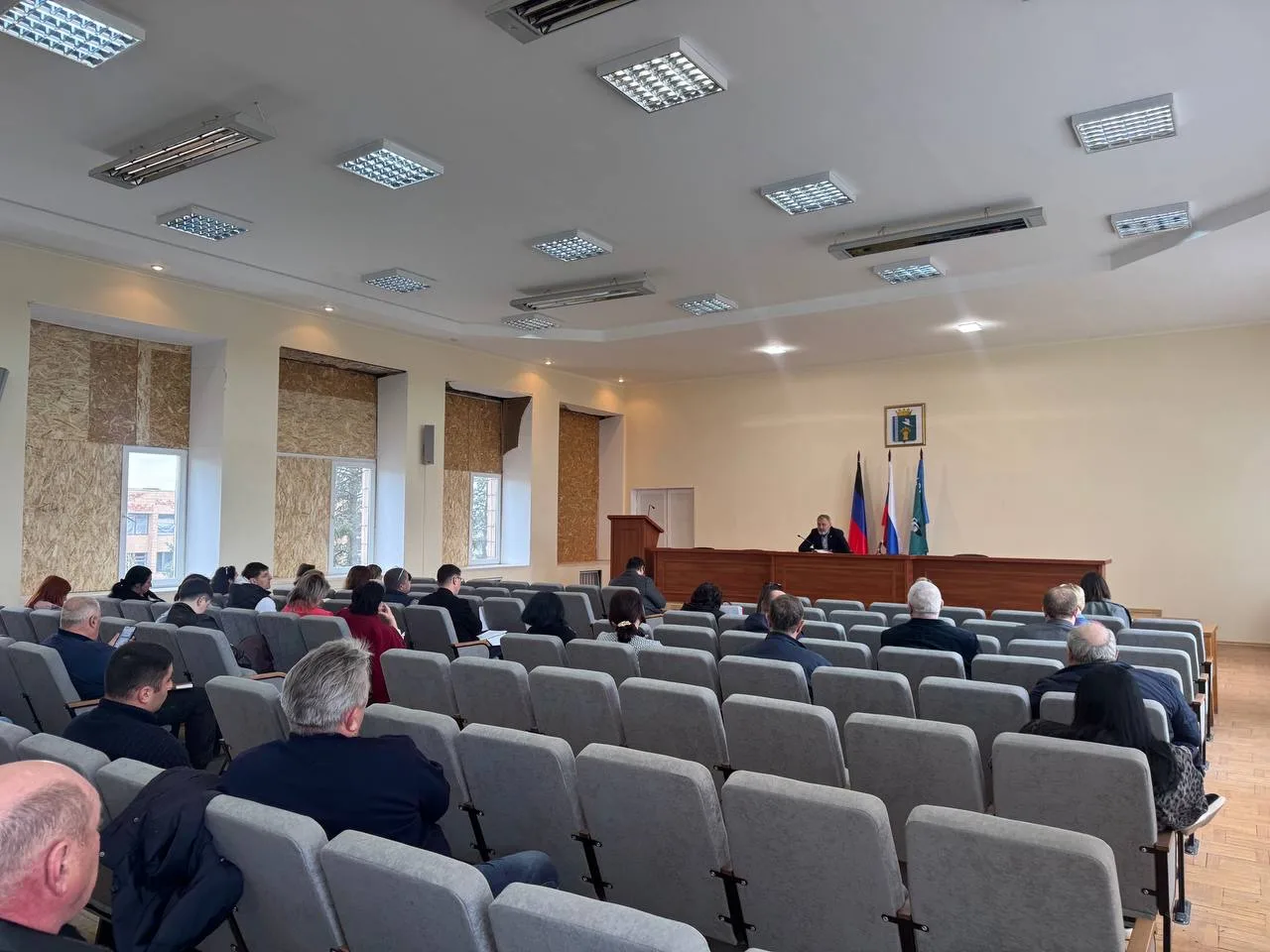 В администрации округа под председательством главы муниципального образования состоялось расширенное оперативное совещание.