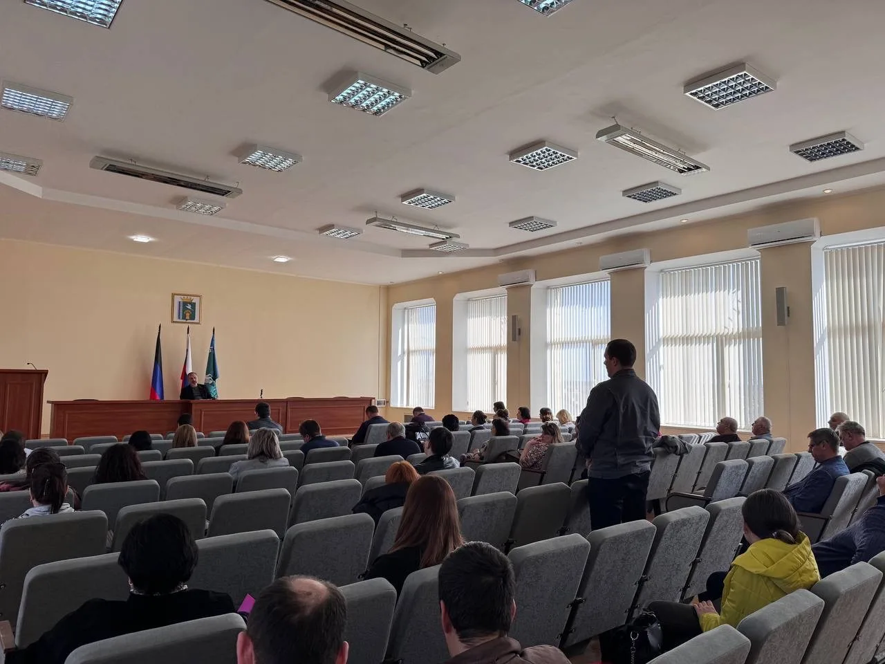 Глава муниципального образования Мангушский муниципальный округ Борис Трима провел расширенное аппаратное совещание.