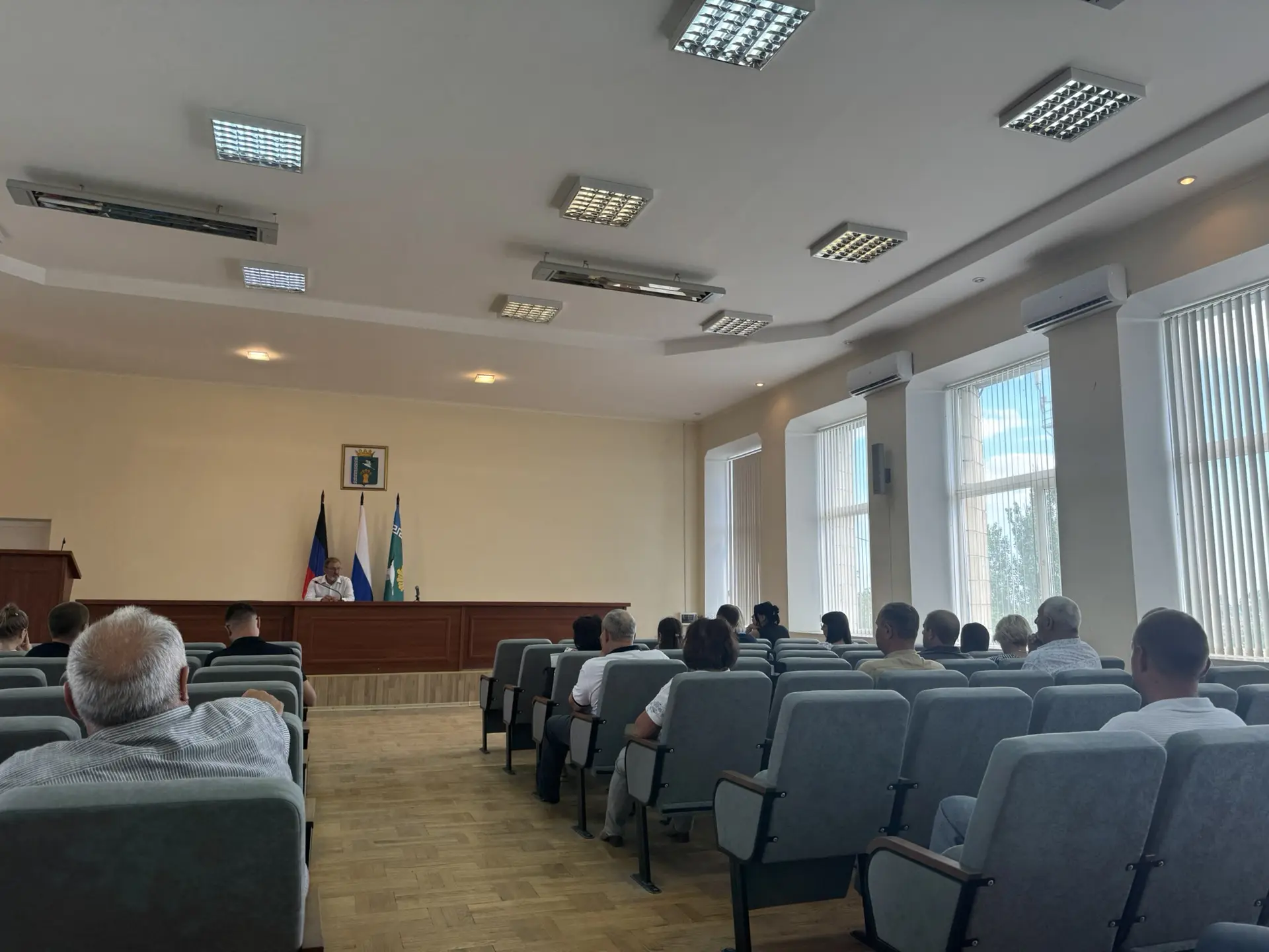Глава муниципального образования Мангушский муниципальный округ Борис Трима провел расширенное рабочее совещание.