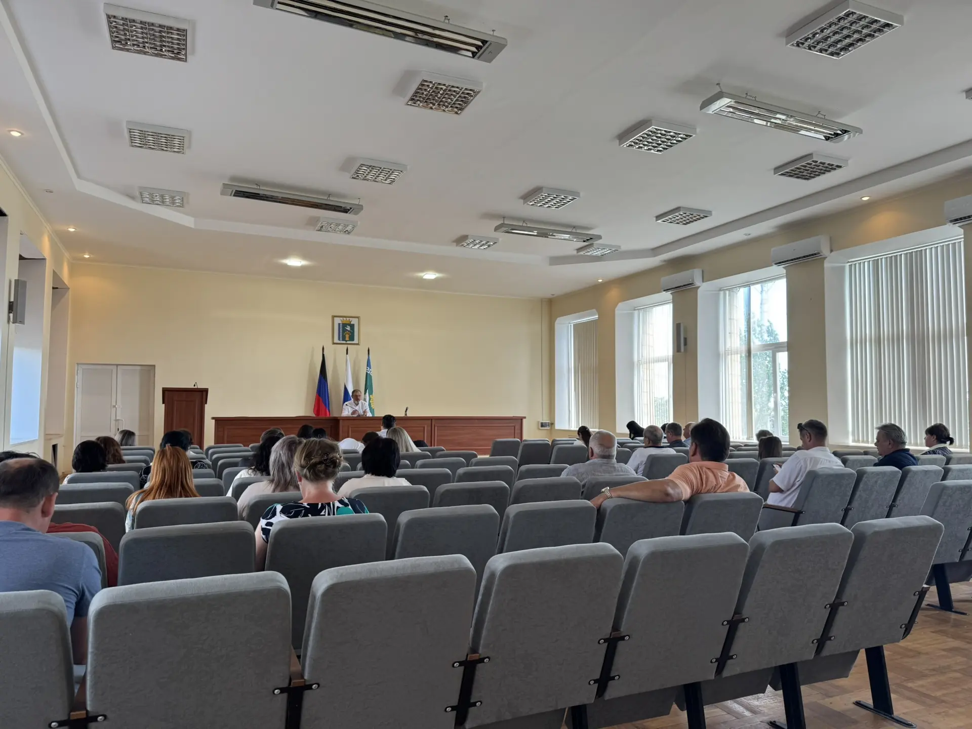 Глава Мангушского муниципального округа Борис Трима провел расширенное рабочее совещание..