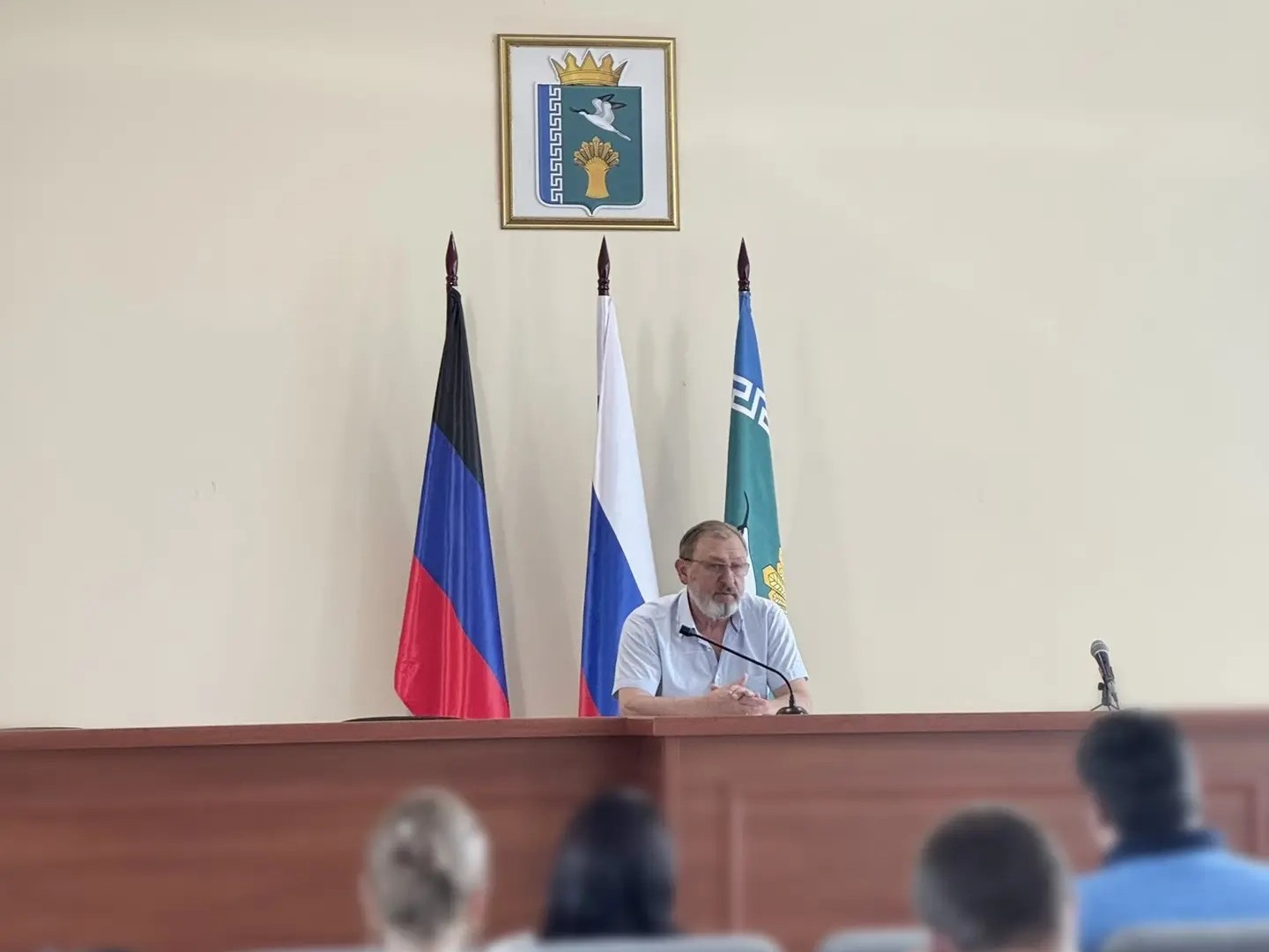 Глава Мангушского округа Борис Трима провел аппаратное совещание.